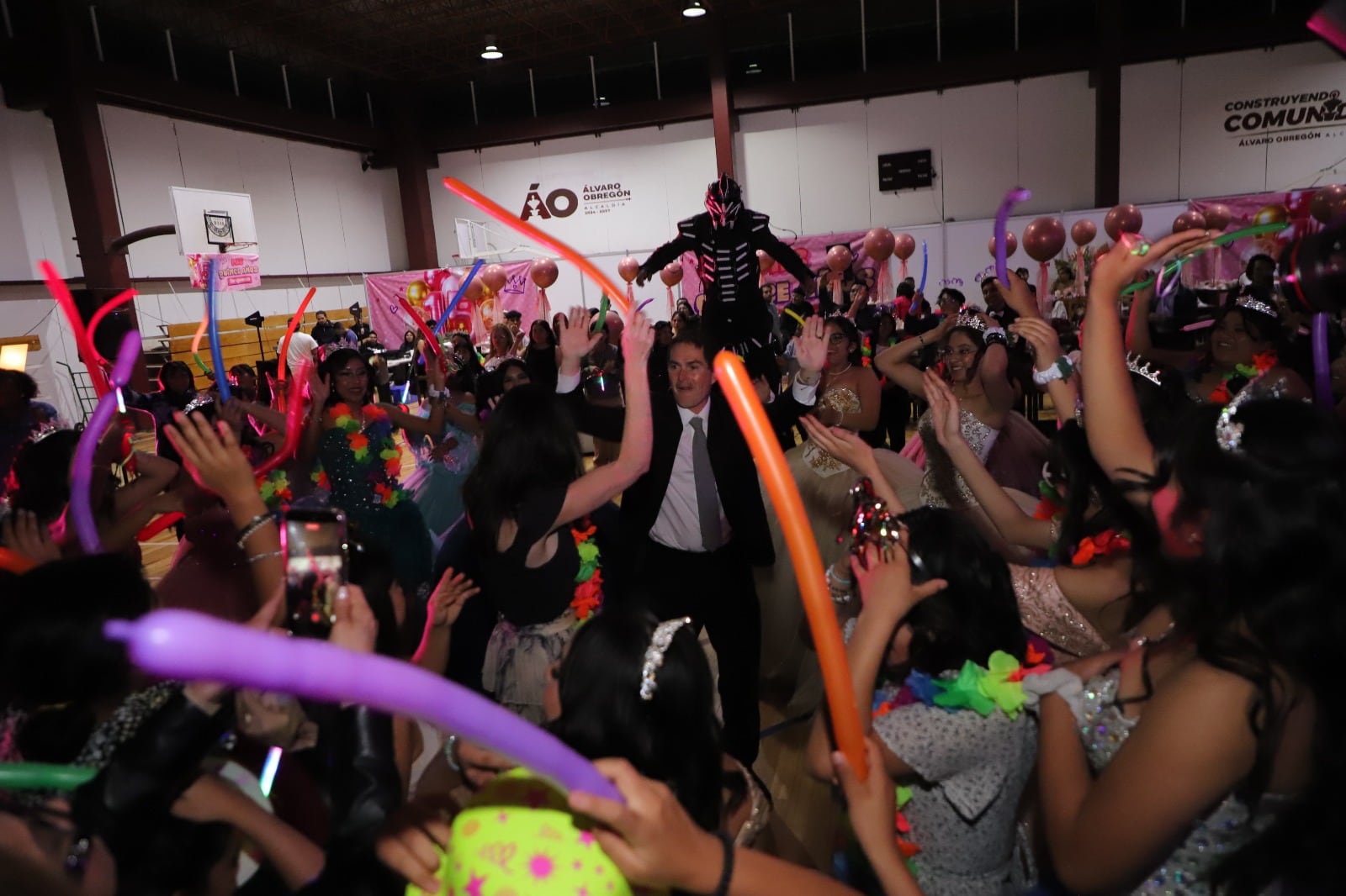 Adolescentes en situación vulnerable celebraron su fiesta de 15 años en Álvaro Obregón