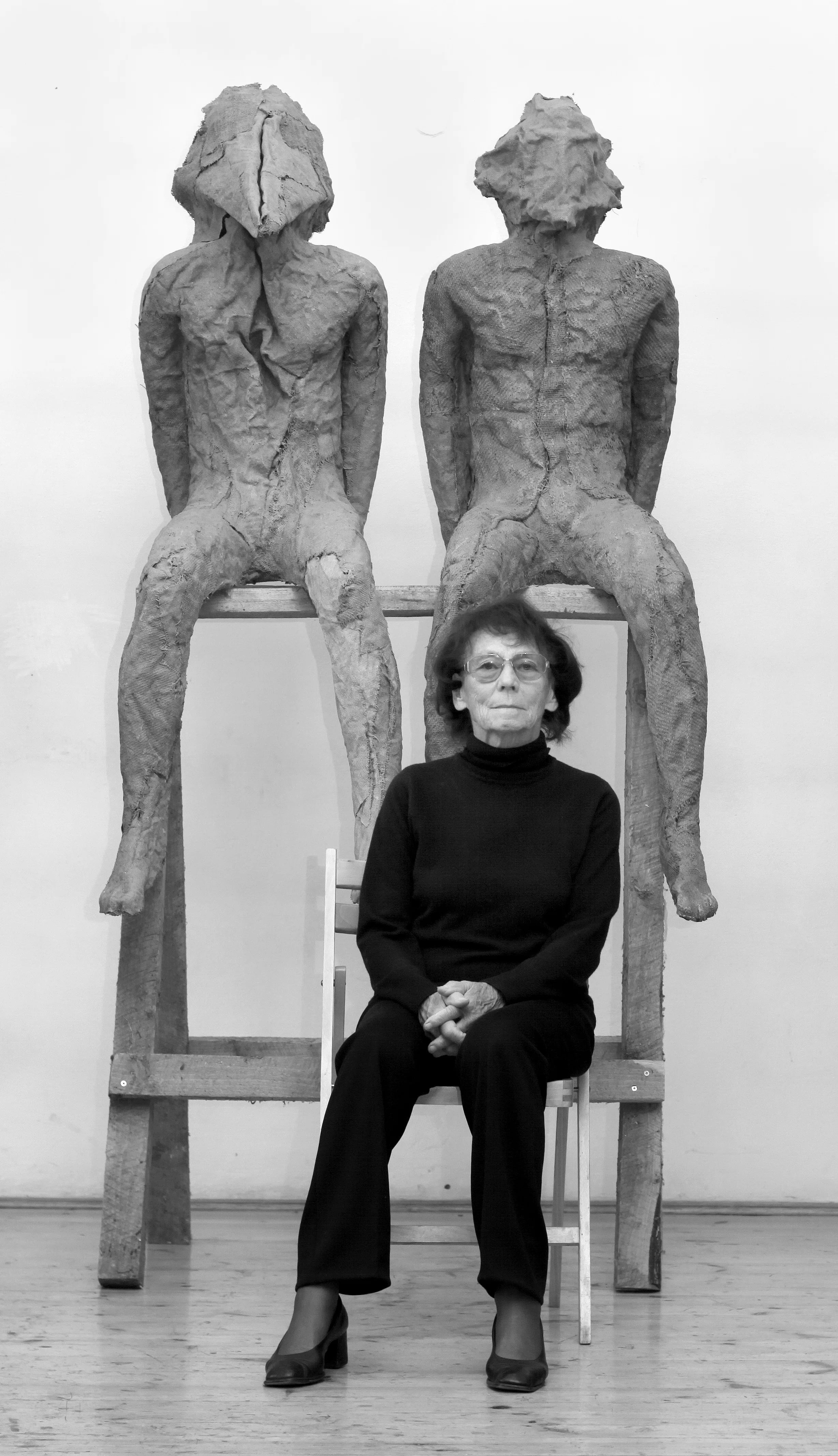 ¿Quién fue Magdalena Abakanowicz, escultora polaca del tapiz a la que Google Doodle recuerda?