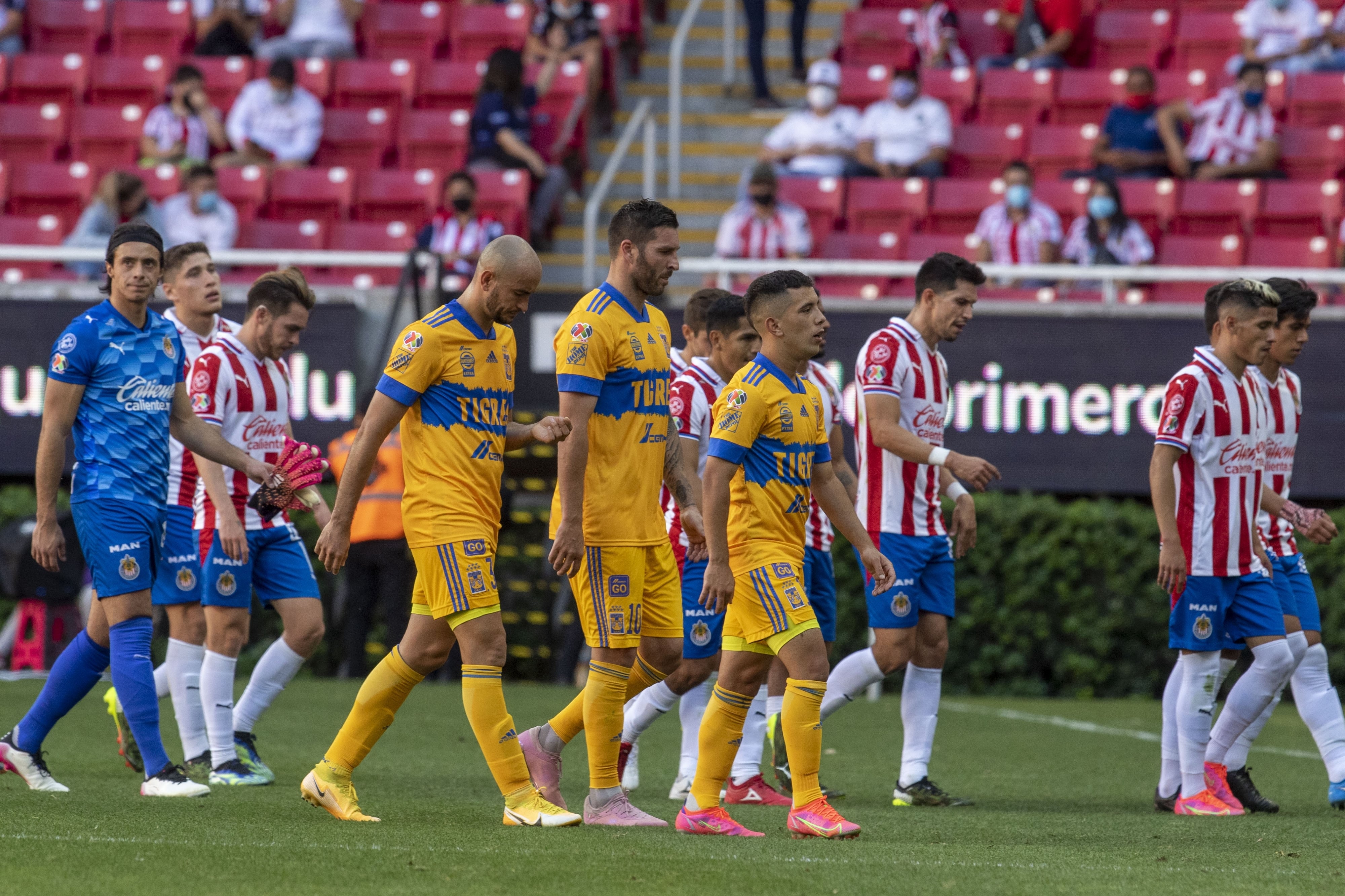 Club Chivas vs Club Tigres