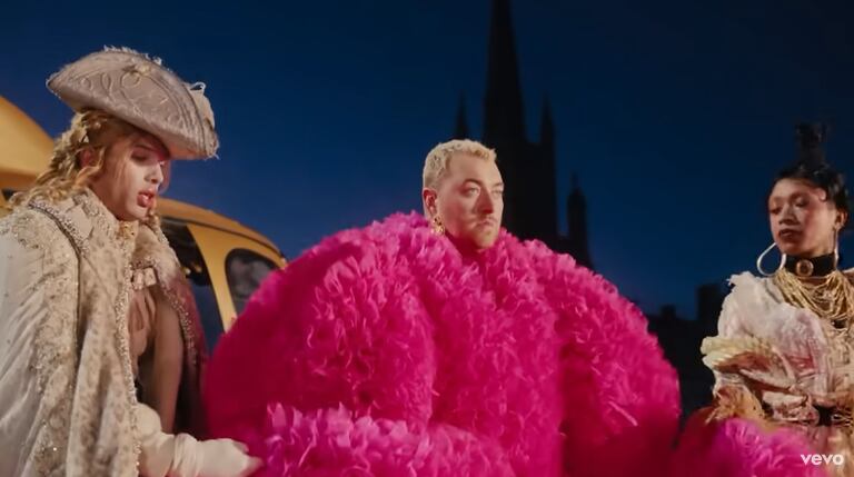 Sam Smith en su video "I'm not here to make friends".