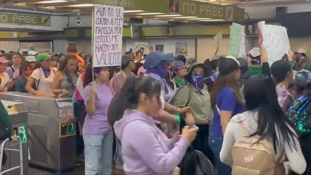 Protestas por el Día Internacional de la Mujer en Línea 3 Metro CDMX