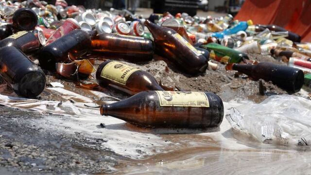 Coyoacán destruye caguamas y una tonelada de alcohol decomisados