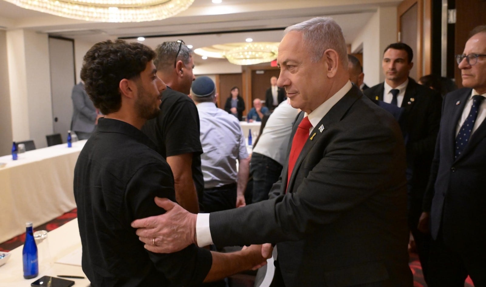 Benjamín Netanyahu se reúne en Estados Unidos con familiares de rehenes