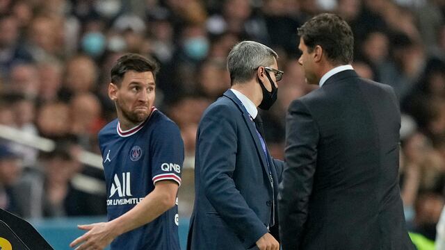 Lionel Messi al salir de cambio en duelo del PSG