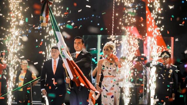 Jesús Nava da Grito de Independencia en Santa Catarina