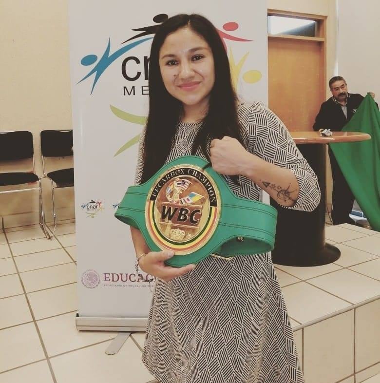 Mayeli Flores y boxeadoras marchan en CDMX; promueven el boxeo como práctica de defensa