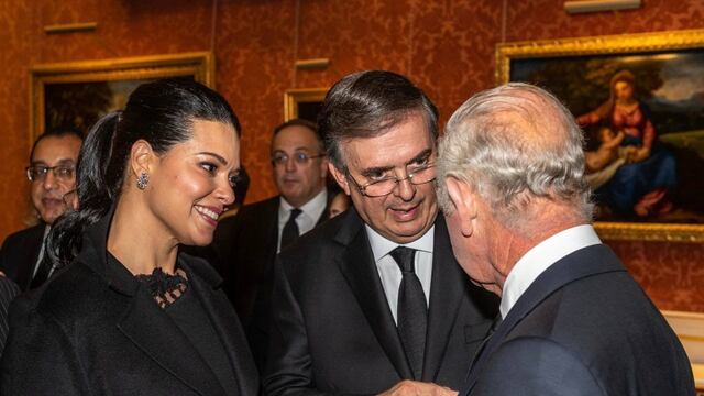 Marcelo Ebrard presume foto con el rey Carlos III tras fiasco de selfie en funeral de Isabel II del Reino Unido