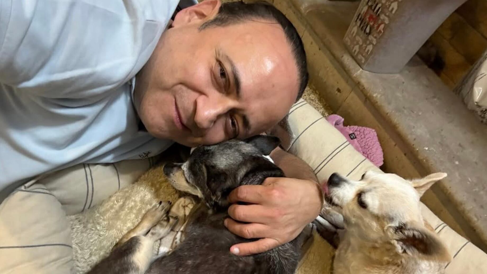 Lalo España tiene el corazón roto por la muerte de ‘Mariachi’, un querido integrante de su familia