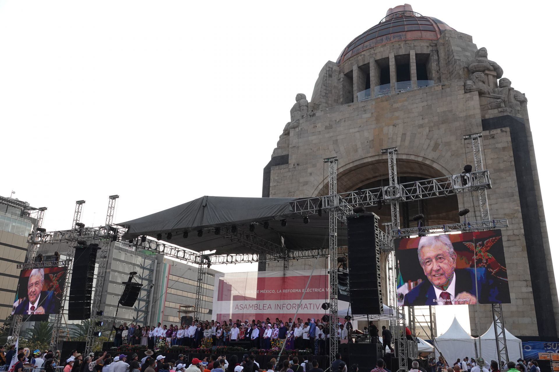 Mitin en el Monumento a la Revolución