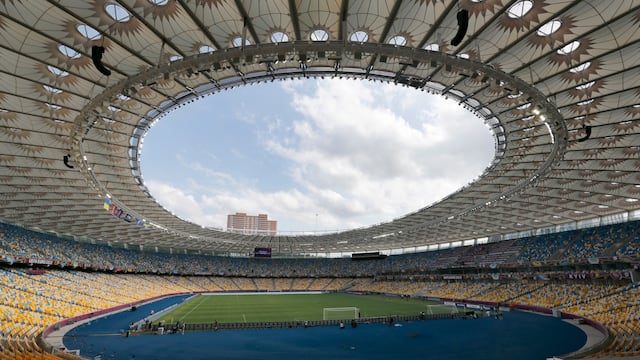 Vista del Estadio Olímpico en Kiev, Ucrania. (AP Foto/Andrey Lukatsky)