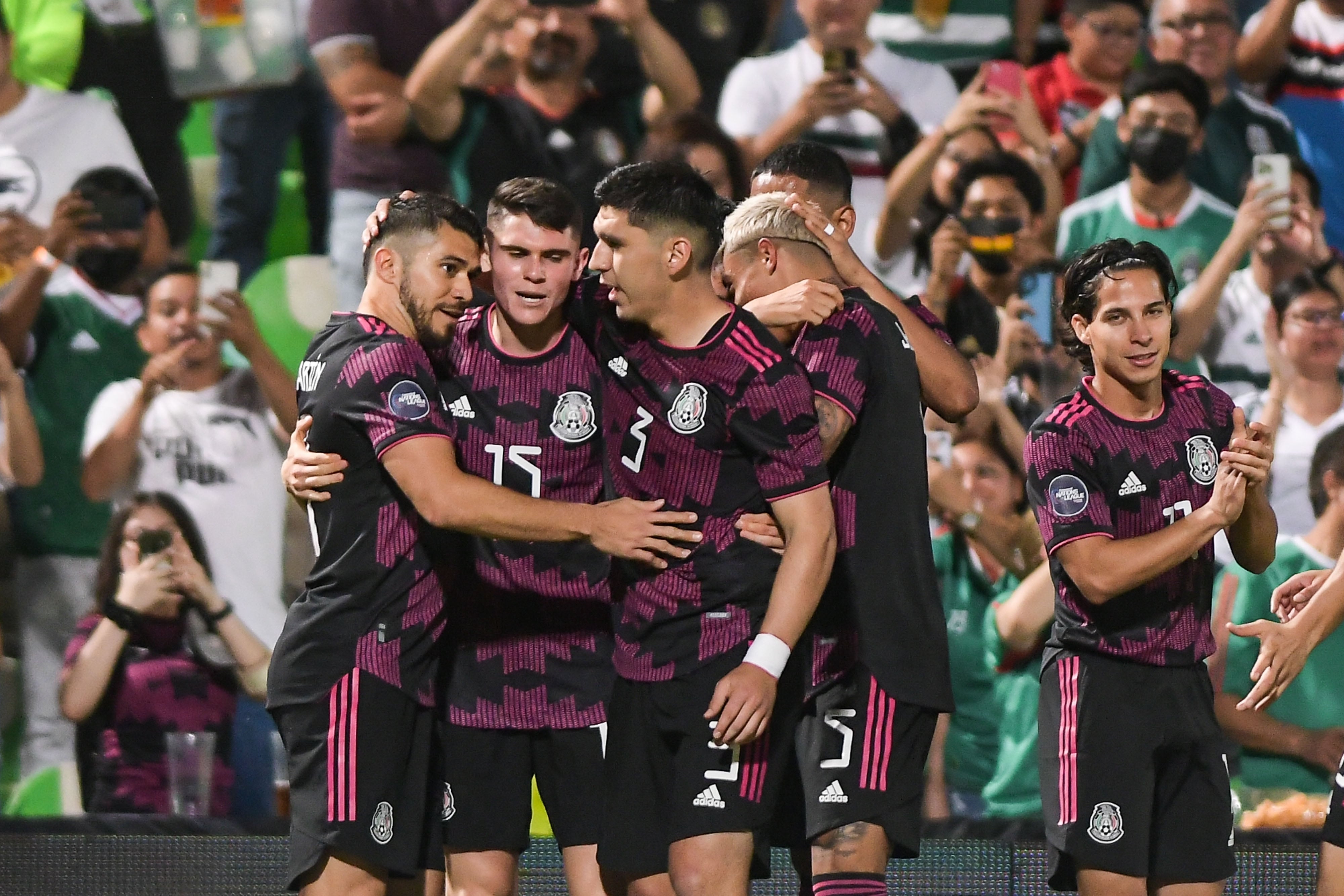 La Selección Mexicana se va al descanso 2 a 0 sobre la Selección de Surinam.