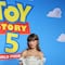 Taylor Swift canta en vivo en el estreno mundial de Toy Story 5