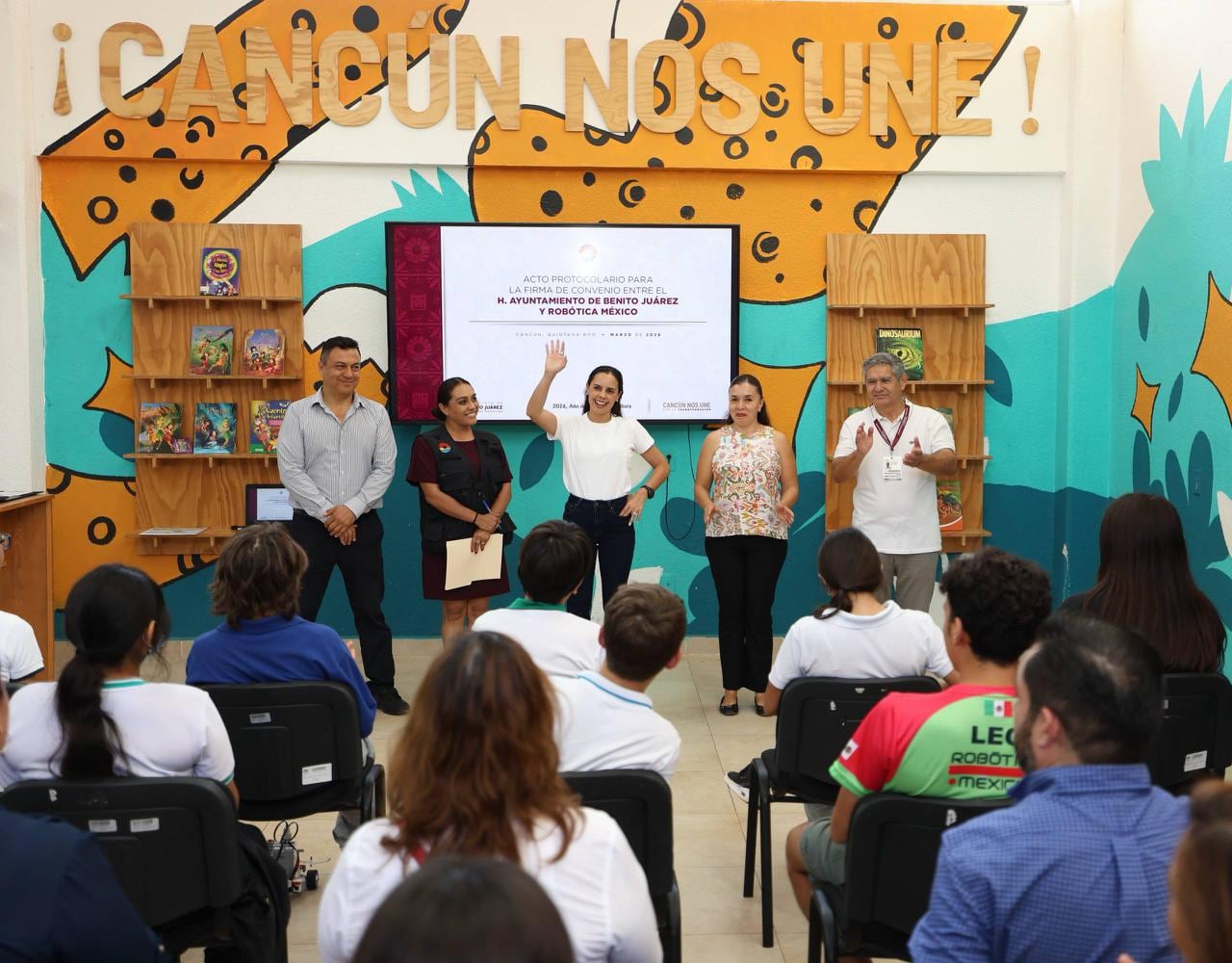 Cancún apuesta por robótica con apoyo de Ana Paty Peralta.