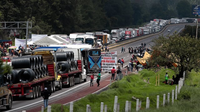 Bloqueo en autopista México-Puebla