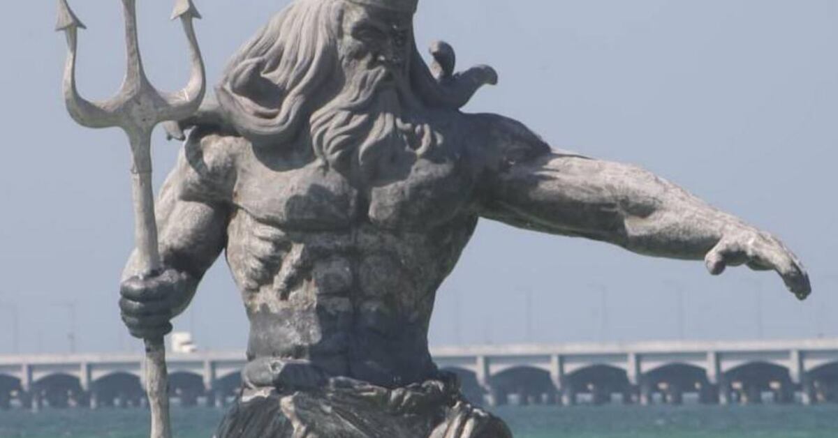 ¿Quién hizo la estatua de Poseidón en Progreso, Yucatán? La culpan por ...
