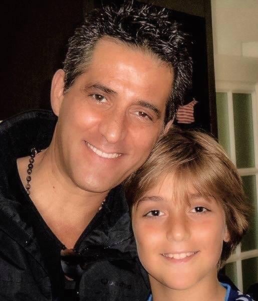 Alejandro Iriarte Woodside y su hijo Alex.