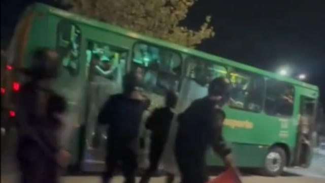 Policías Zapopan vs aficionados de Chivas