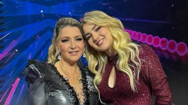 Alicia Villarreal junto a su hija Melenie