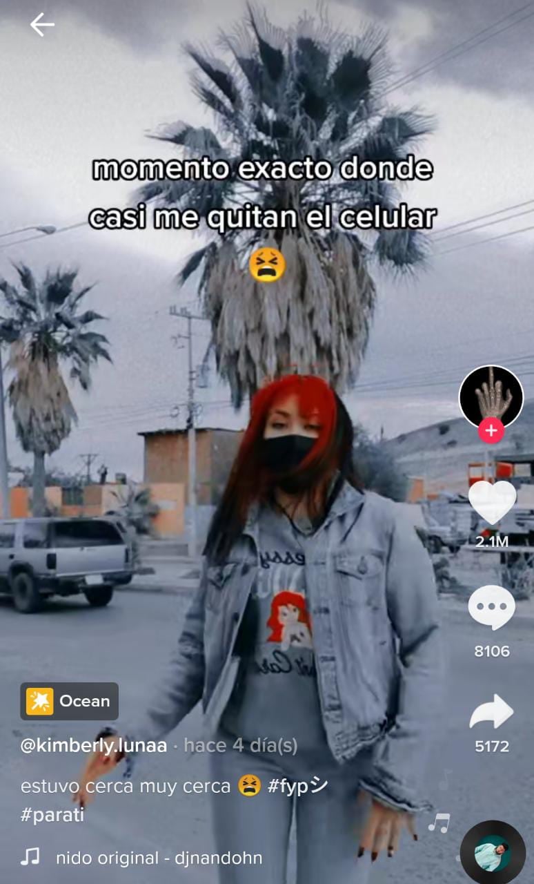 Haciendo un reto de TikTok casi le roban el celular