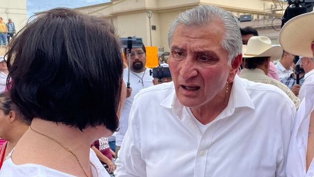 Adán Augusto López es apodado "patán augusto" tras codazo a diputada