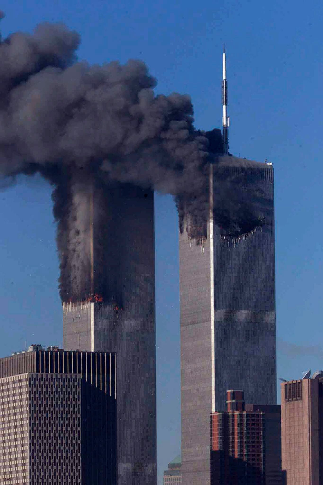 El 11 de septiembre de 2001 dos aviones se estrellaban contra las torres gemelas del World Trade Center de Nueva York (EE.UU.) provocando su incendio y posterior colapso