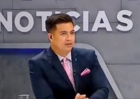 Exhibe a su compañero en vivo