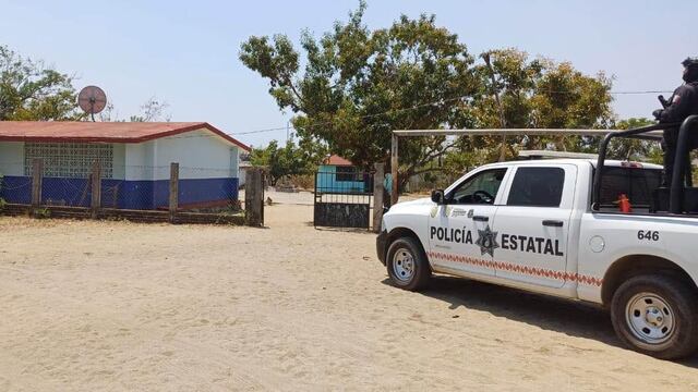 Comando armado irrumpe en escuelas de Coyuca de Benítez y asalta a maestros