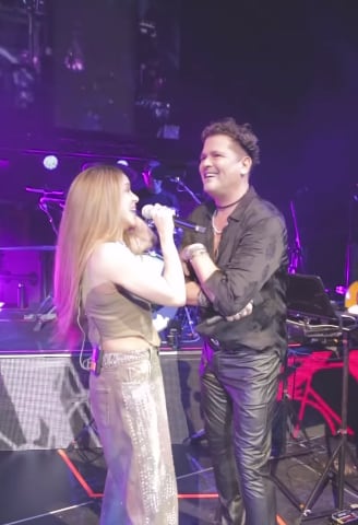Shakira sorprende a Carlos Vives