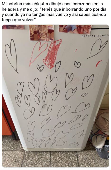 Le dibuja corazones en su refrigerador