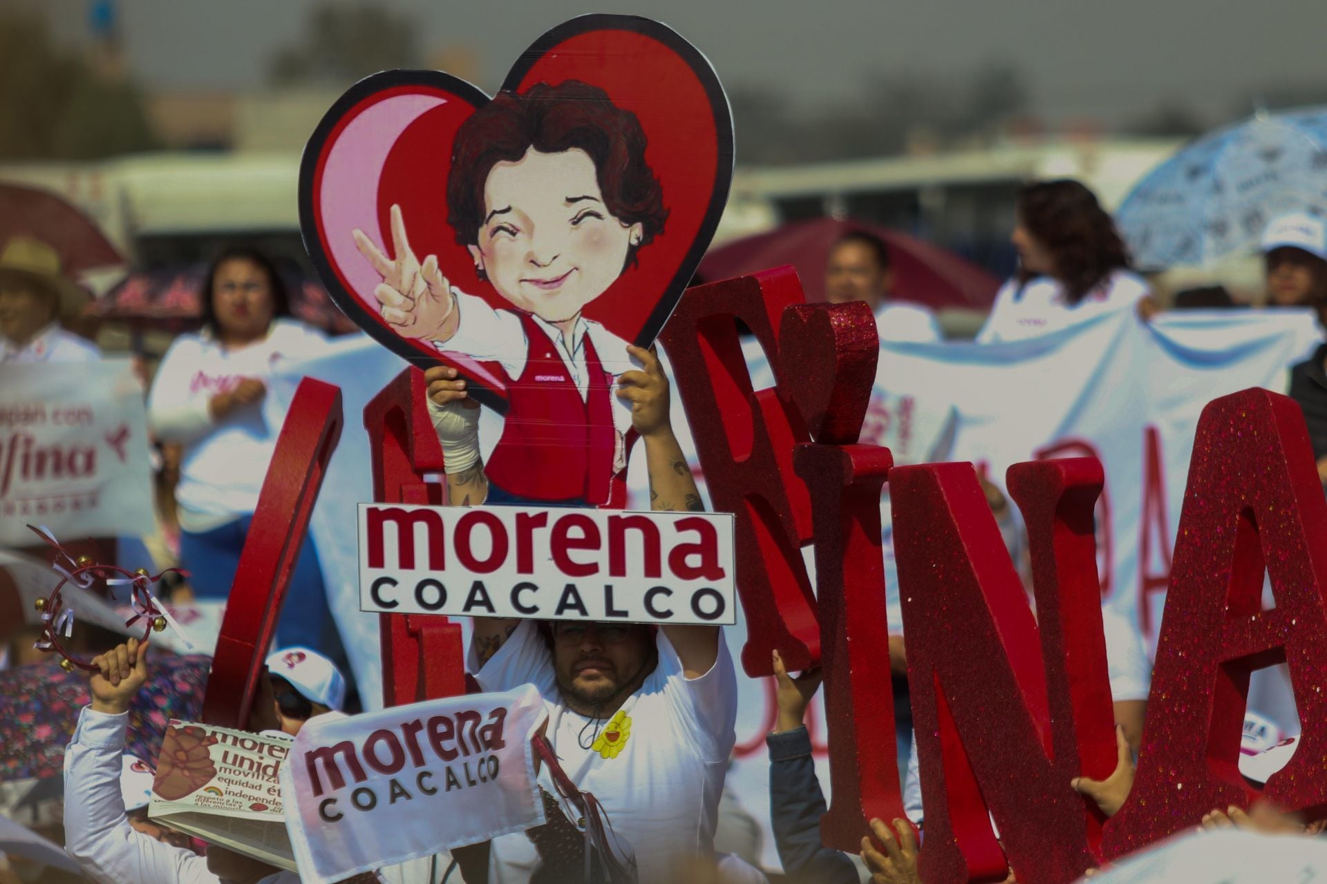 Simpatizantes de La Maestra Delfina Gómez, acudieron a las instalaciones de la Feria de Texcoco al cierre de campaña de su candidatura al gobierno del estado de México.