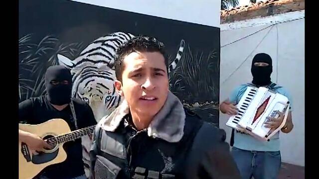 También es actor en películas con temática relacionada al narcotráfico.