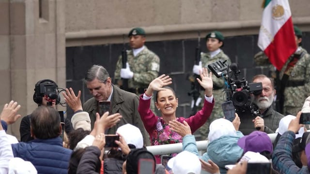 Claudia Sheinbaum, presidenta de México durante su llegada al Zócalo capitalino en el que presentó su informe de Gobierno a 100 días de su mandato
