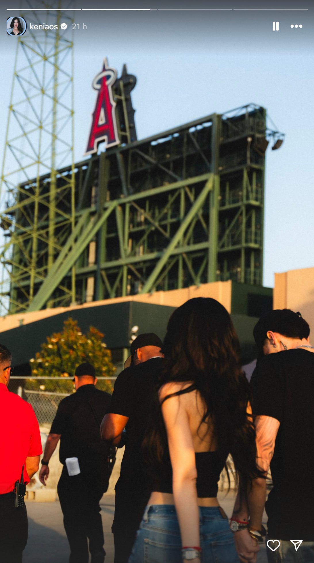 Kenia Os presume fotos con Peso Pluma