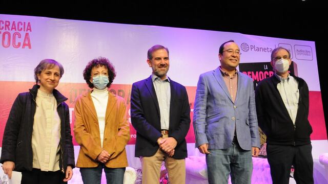 Carmen Aristegui presentación del libro La Democracia No Se Toca.