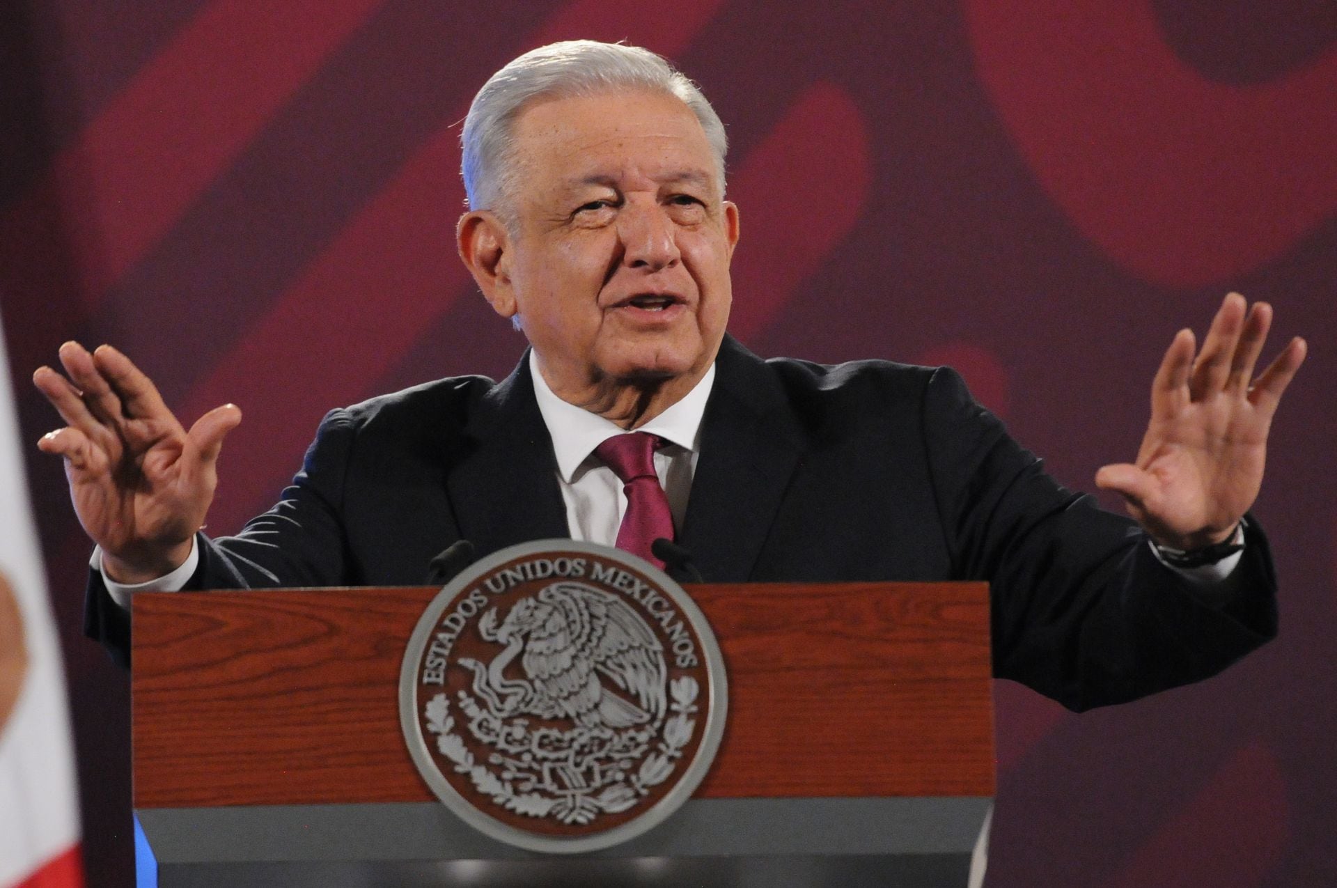 AMLO dice que Marcelo Ebrard le quitaría votos a Xóchitl Gálvez en caso de ser candidato presidencial fuera de Morena