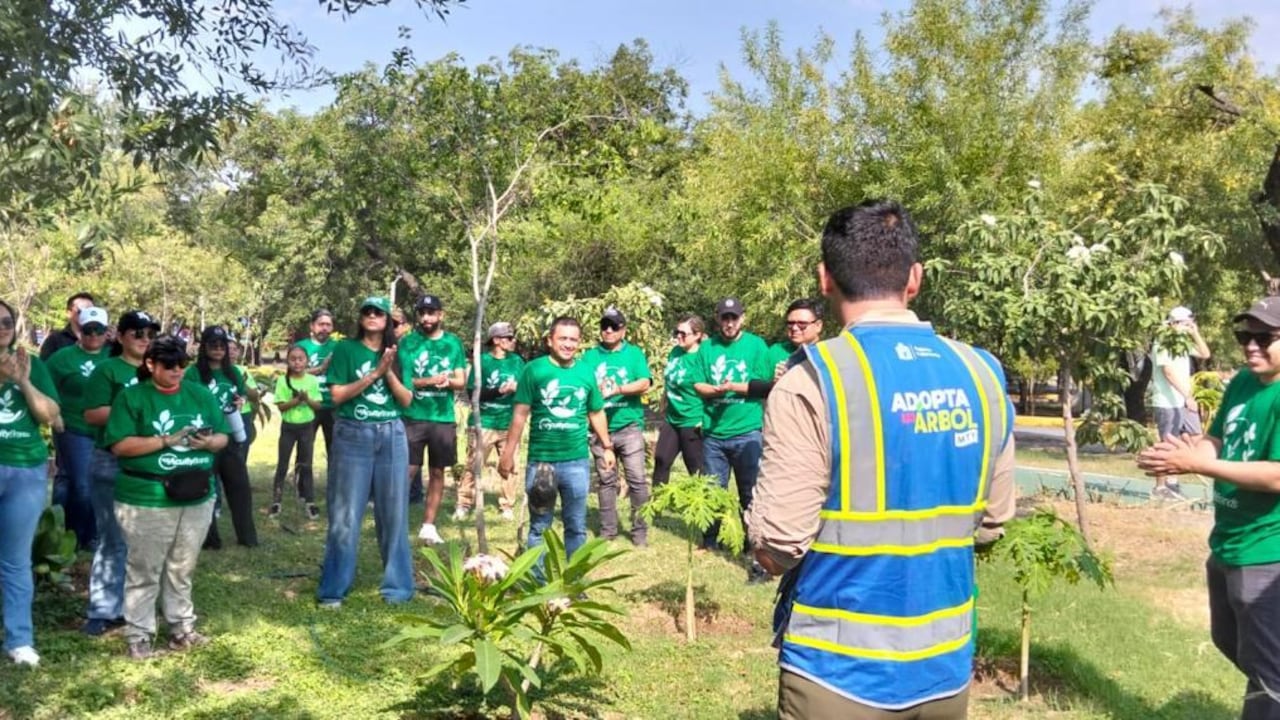 Monterrey celebra aniversario del Parque España con jornada de forestación