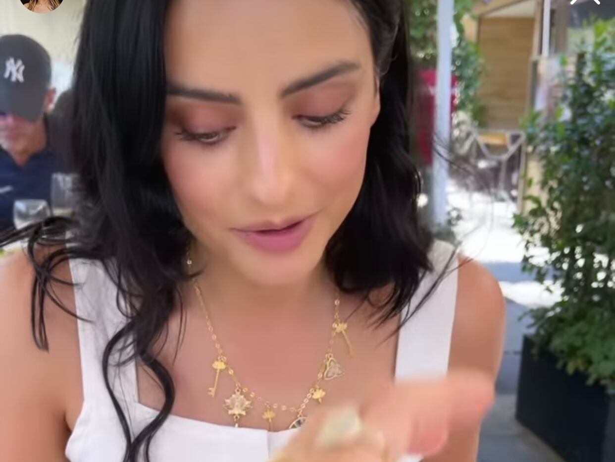 Aislinn Derbez