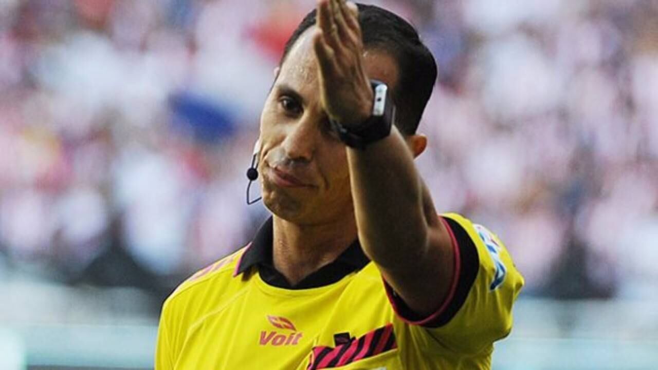 Santander pitó la final Chivas vs Tigres.