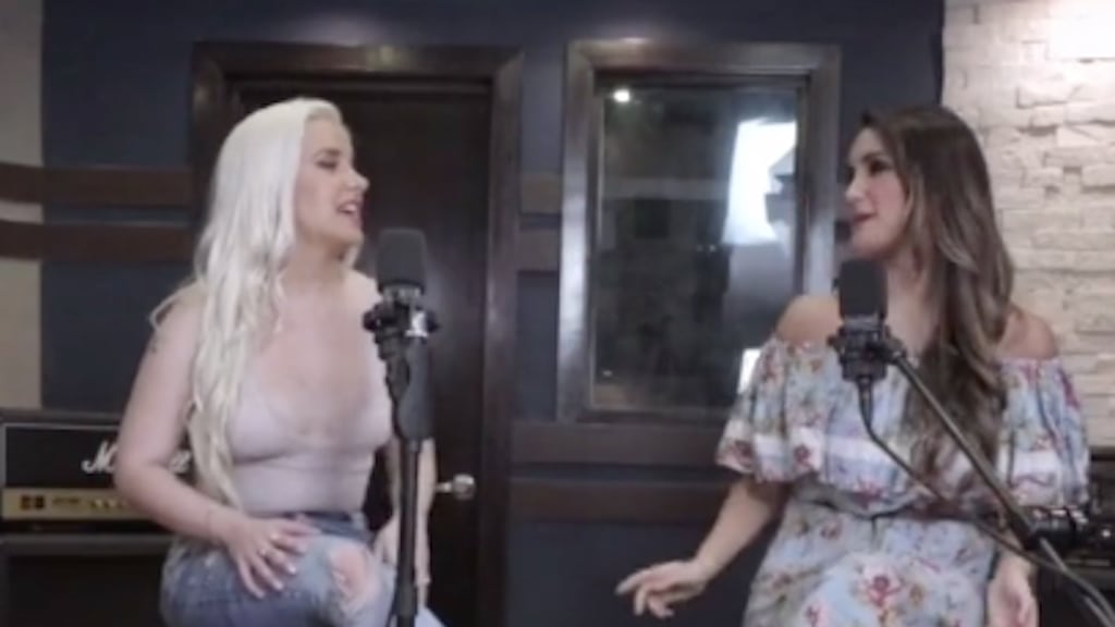Dulce María y Marifer Malo cantan tema de OV7