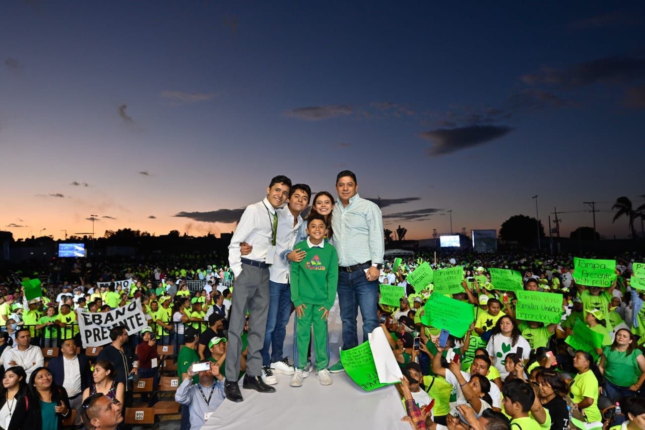Ricardo Gallardo a la derecha