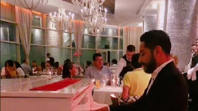 Pianista toca 'Mi bebito fiu fiu'