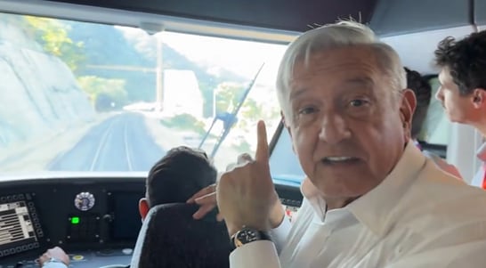 AMLO presume puente del Tren Maya