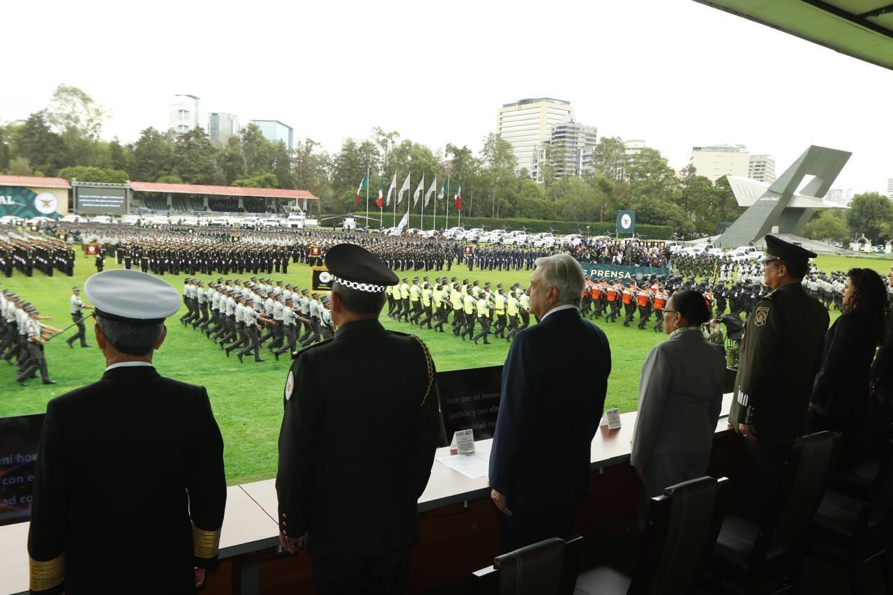 Alejandro Gertz Manero acompaña a AMLO en evento por 5to. aniversario de la Guardia Nacional