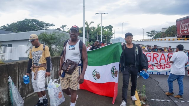 Intentos de migración a Estados Unidos desde México caen 80%