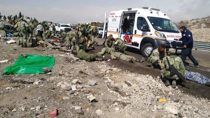 Tres militares mueren durante volcadura en ls Puebla-Orizaba