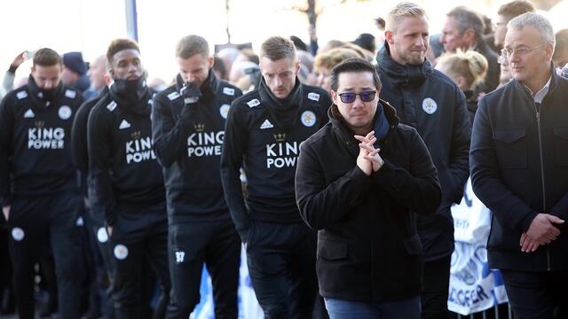 La familia del presidente, así como los jugadores rindieron homenaje en el King Power Stadium