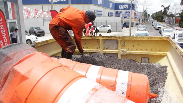 Gobierno de Puebla refuerza la campaña Bacheando Puebla con maquinaria en frío