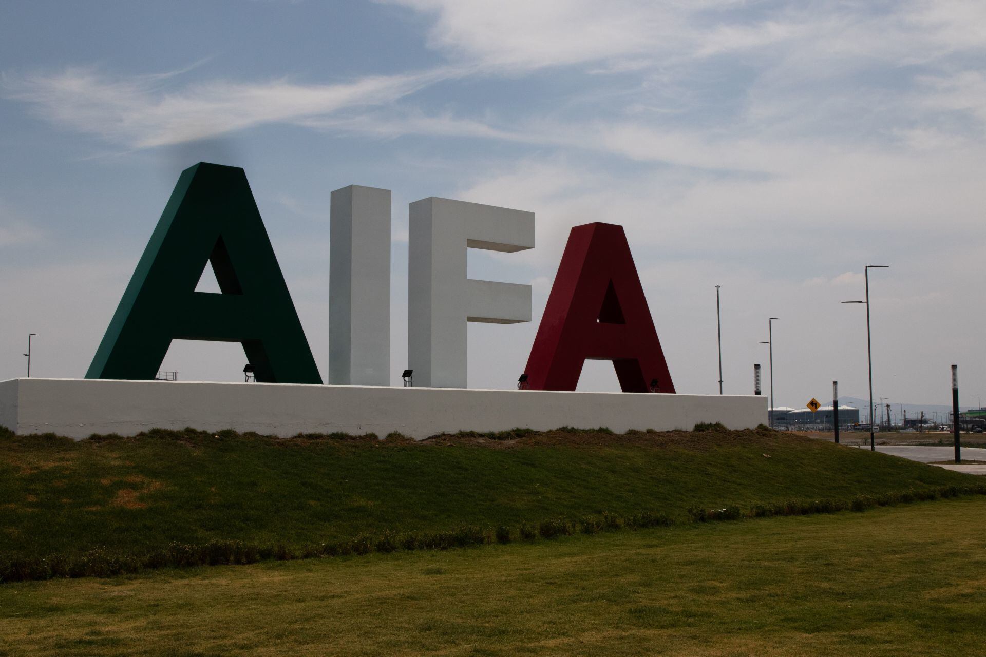 Si buscas trabajo, el AIFA te ayuda, pues empresas en el nuevo aeropuerto ofrecen vacantes para laborar.