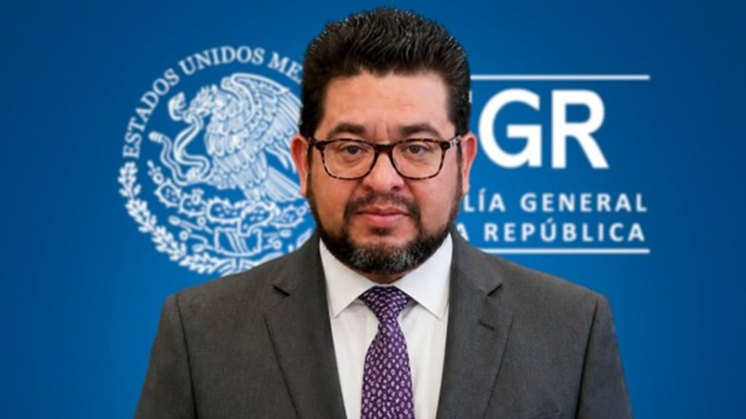 Sale Óscar Langlet de la FGR; segunda baja en menos de 48 horas