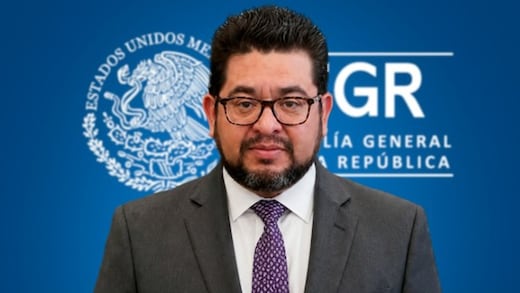 Sale Óscar Langlet de la FGR; segunda baja en menos de 48 horas